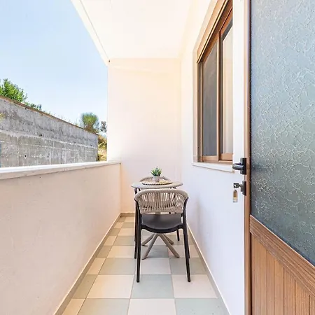 Radhima Res 7 - One Bedroom W Kitchen